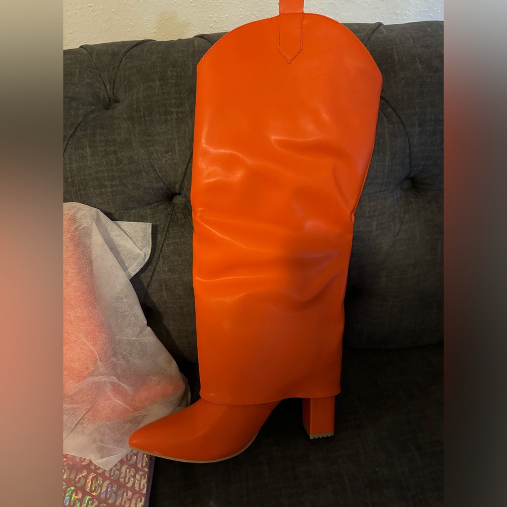 Books  NEW NEVER WOREN